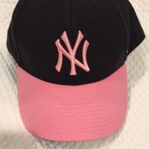 NWT Yankees ‘47 MLB women embroider baseball hat adjust Velcro pink/black